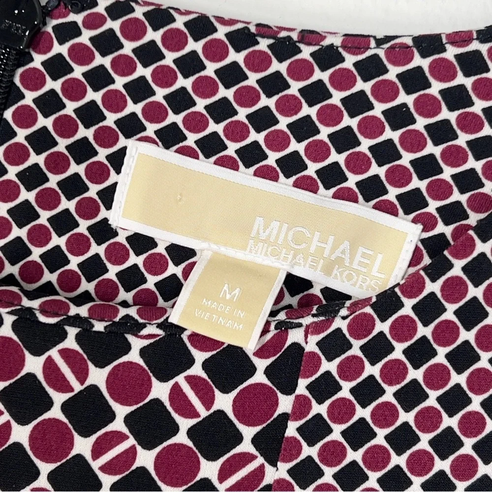 Michael Kors minimal signs